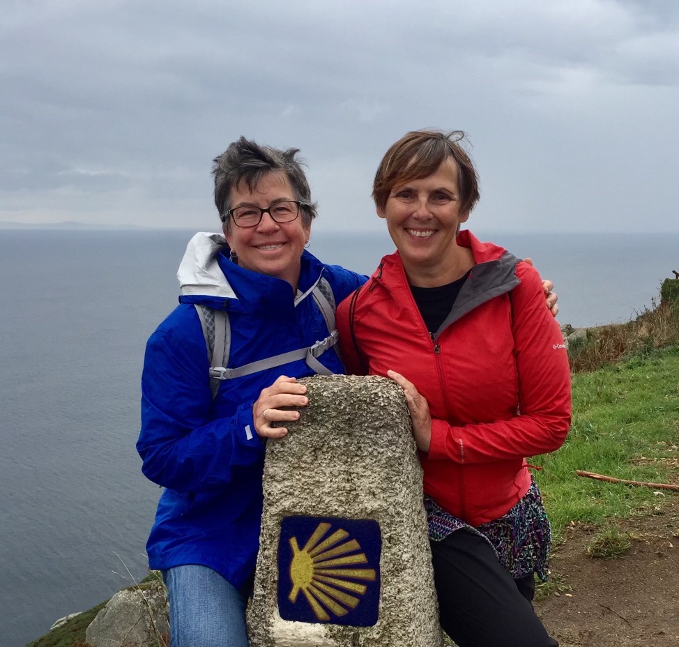 The USA to France – why two walking woman moved ?